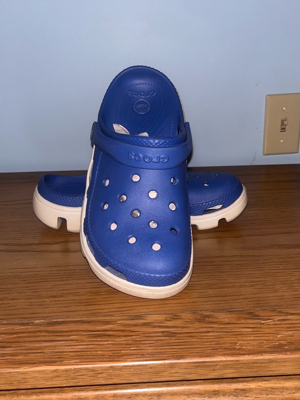CROCS Classic Clog in Blue and White/ mens 7 and womenâs 9